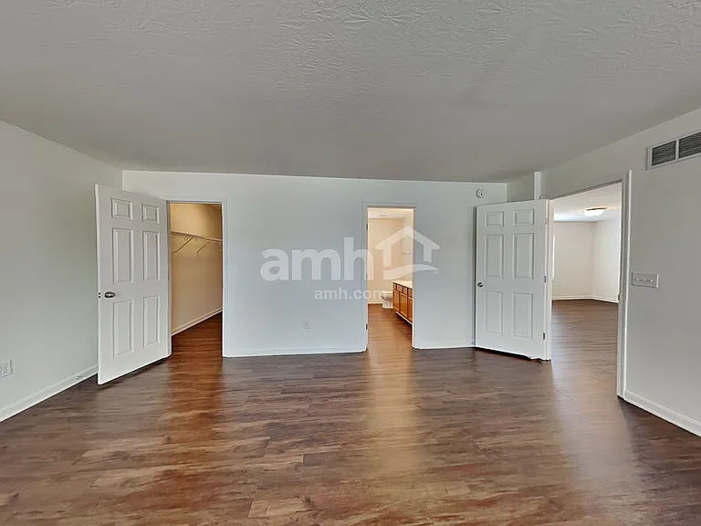 6718 Waverly Park — Photo 12