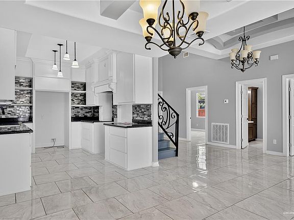 5th image of 8001 Morelos St