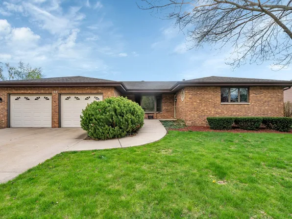108 Blackhawk Dr, Minooka, IL 60447