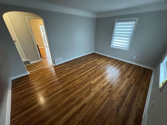 5th image of 25301 Shoreview Ave
