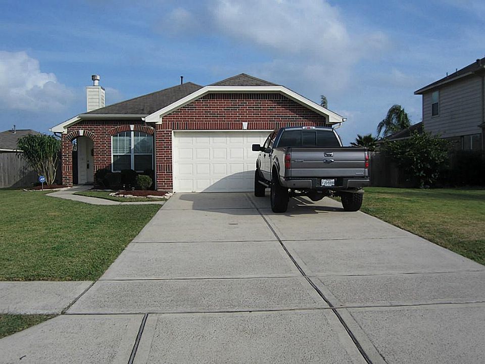 1st image of 7011 Crescent Moon Dr