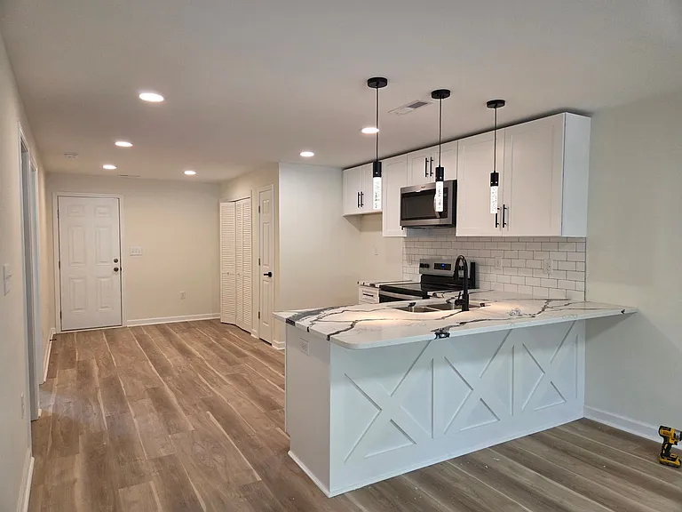 219 Green Dr SW — Photo 3