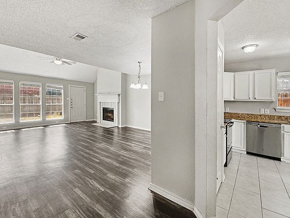 3rd image of 708 Willow Oak Dr