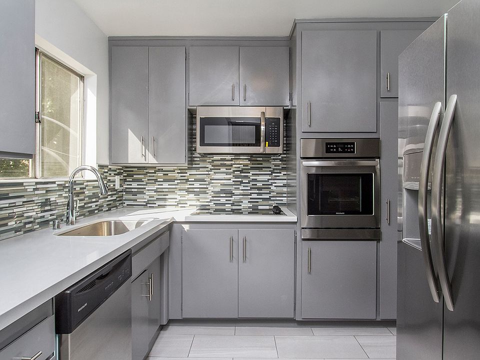 1st image of 450 S Los Robles Ave APT 3