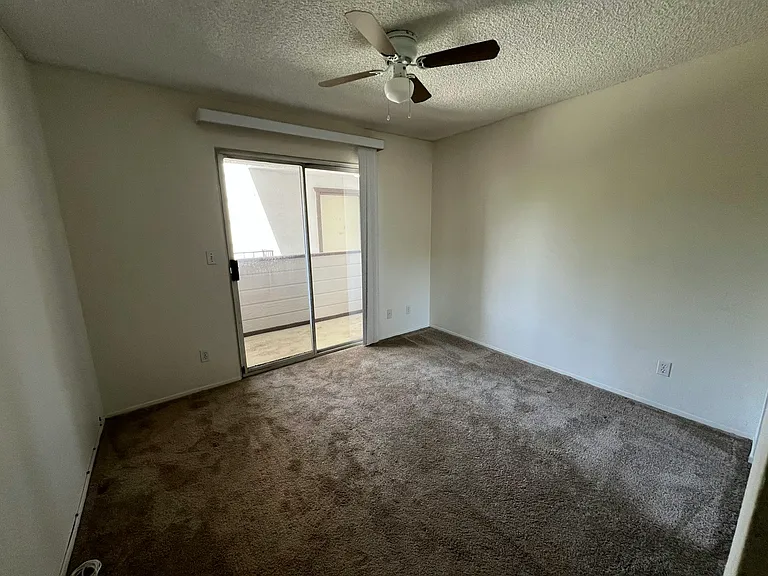 569 E St — Photo 8