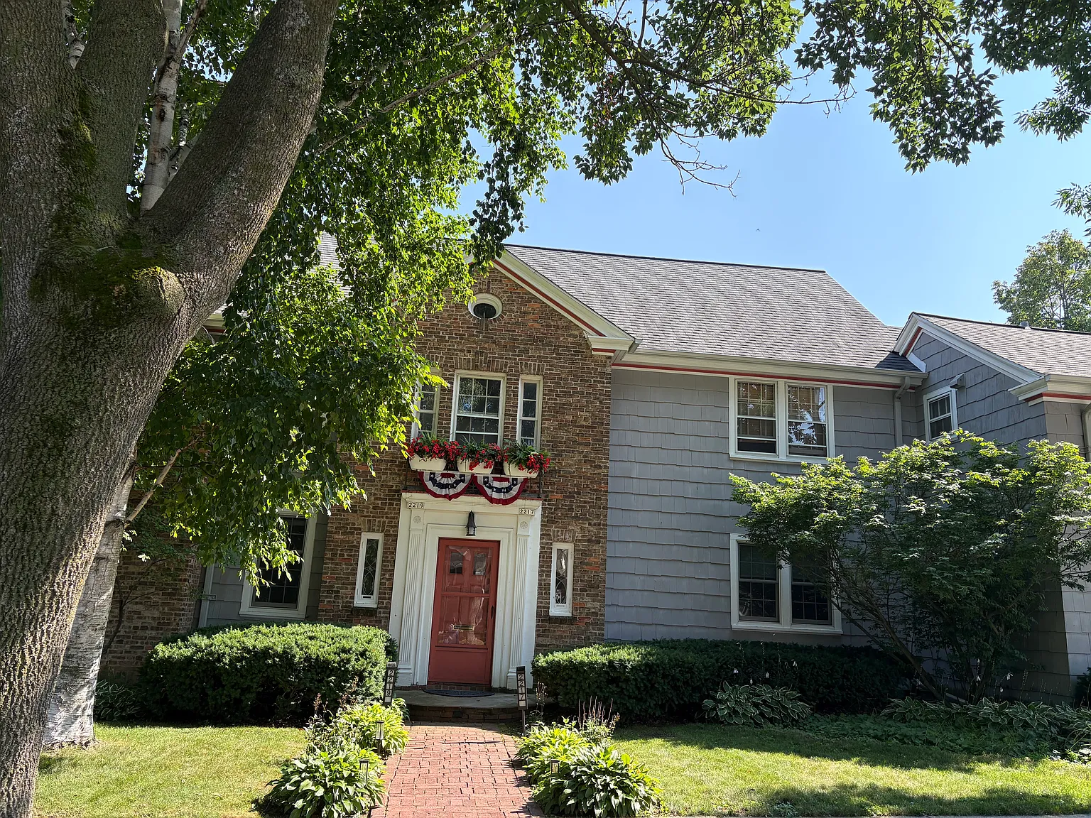3 bed, 1900 sqft, $3,800 — Photo 1