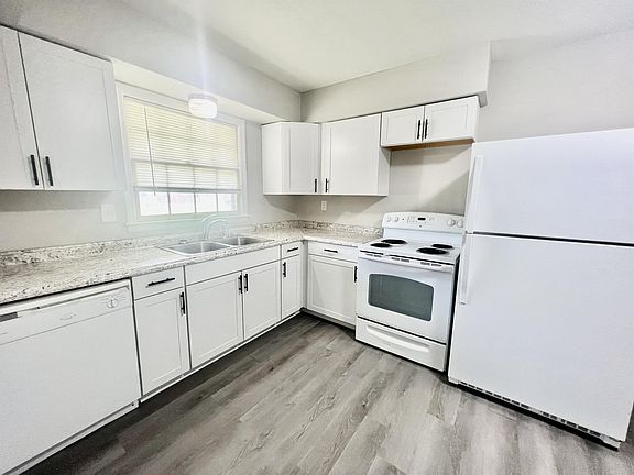 4th image of 2184 Winterberry Dr #B-1