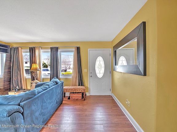 3rd image of 1099 Fairview Dr