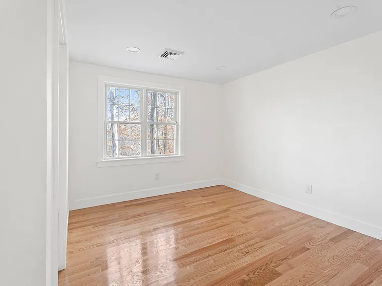32 Laurel Ln — Photo 18