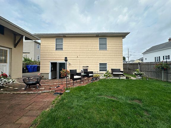 3rd image of 20 Swan St #B