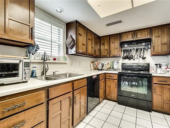 3rd image of 662 Glenhill Ln