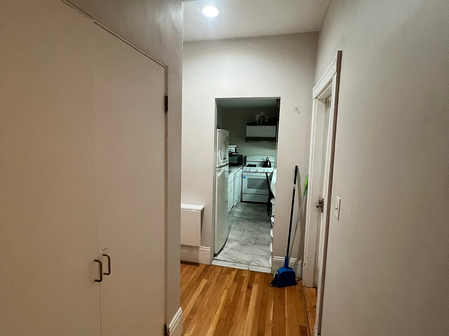 2 bed, 890 sqft, $4,100 — Photo 3