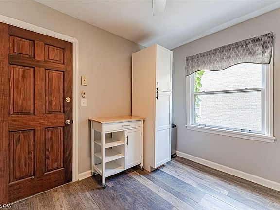 5th image of 2238 Lincoln Ave