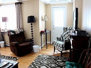 3rd image of 204 Oak St
