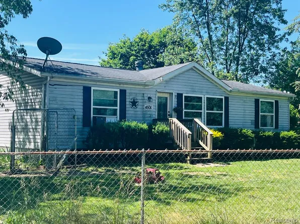 4506 Sportsman Dr, Holly, MI 48442