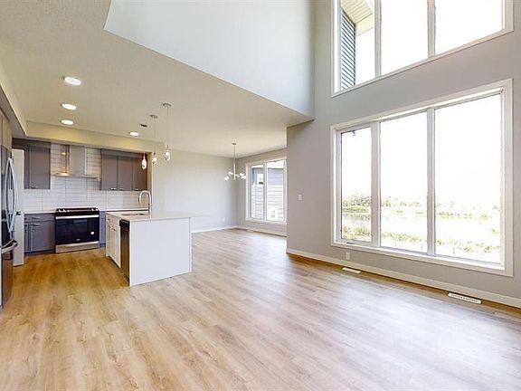 3rd image of 3918 3a Ave SW