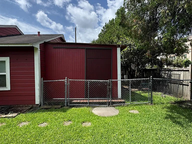 6629 Corbin St — Photo 3