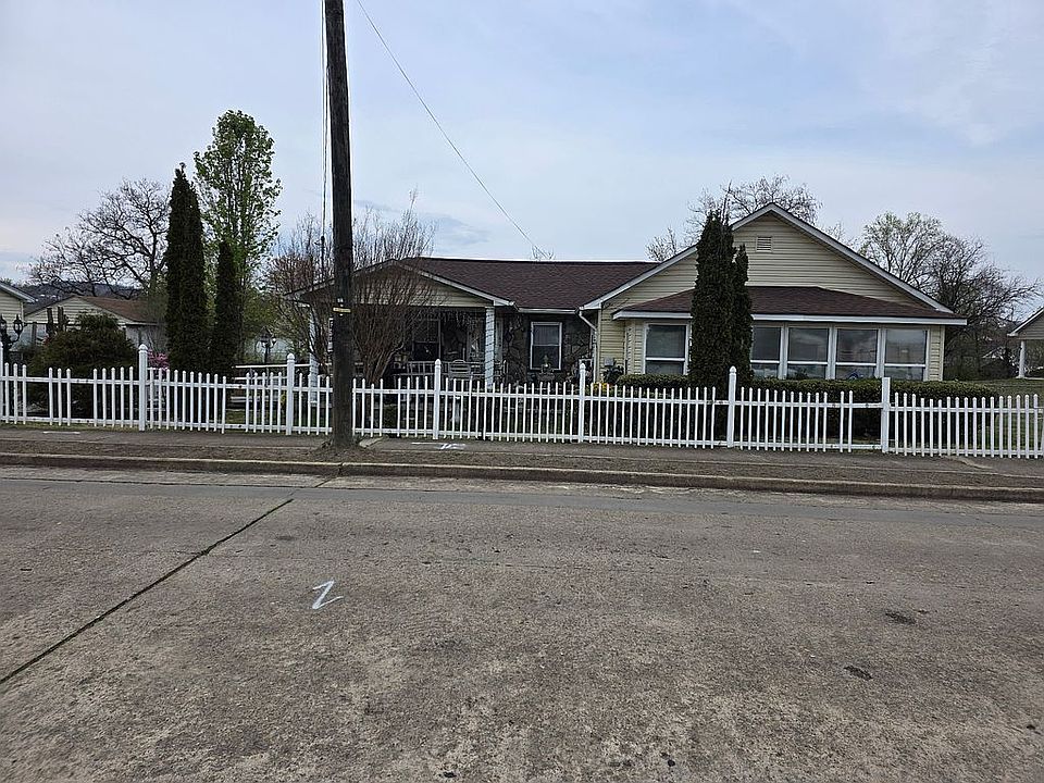 2nd image of 1026 Robertson St