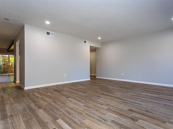 4th image of 12633 Memorial Dr APT 121
