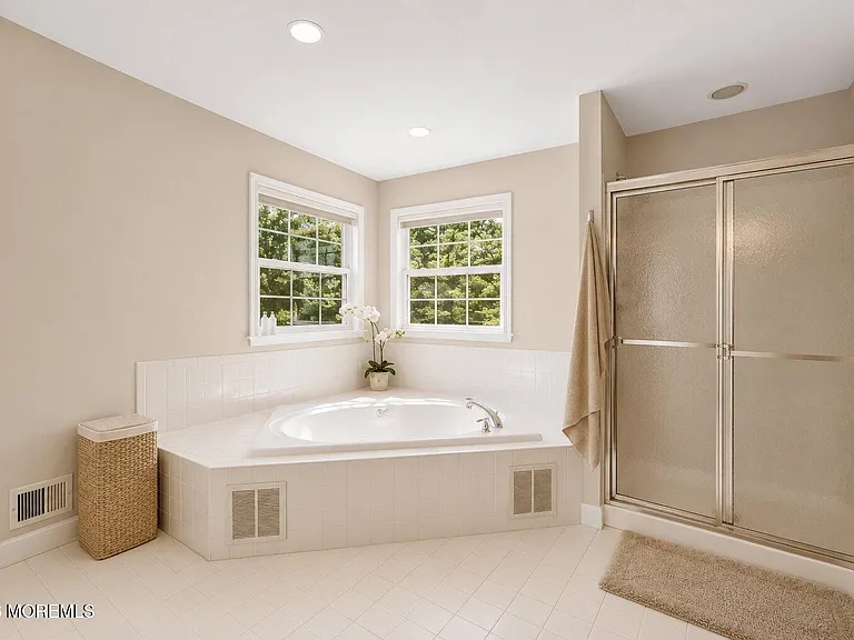 14 Heathrow Ct — Photo 30