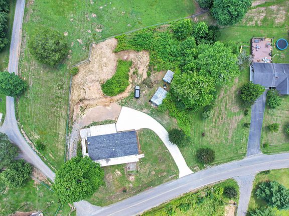 3rd image of 1196 White Oak Rd NW