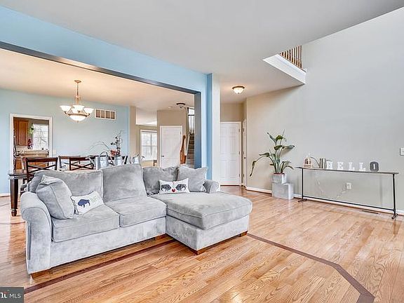 3rd image of 1008 Wheatfield Dr