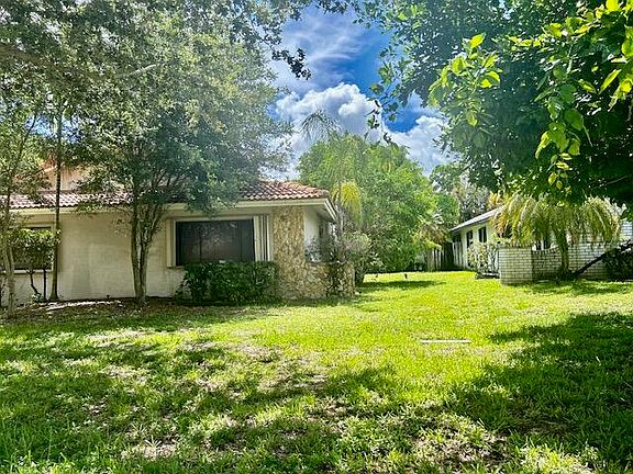 5th image of 501 NW 107th Terrace
