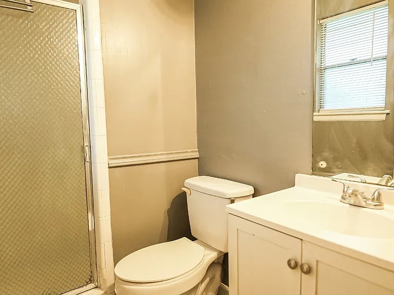 209 Royal Dr — Photo 12