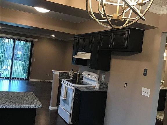 3rd image of 11407 Lynhurst Dr
