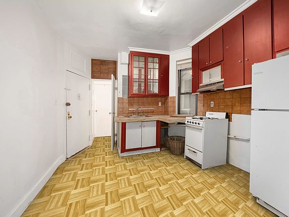 5th image of 319 W 47th St #3RW