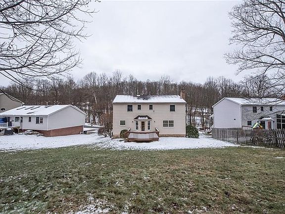 4th image of 247 Rose Ct N