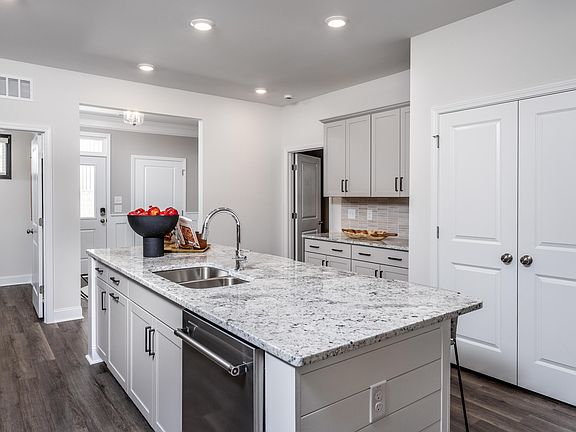 4th image of 368 Village Walk Dr