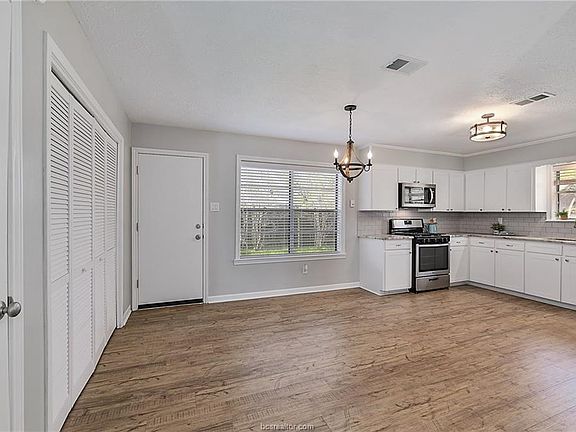 4th image of 2726 Celinda Cir