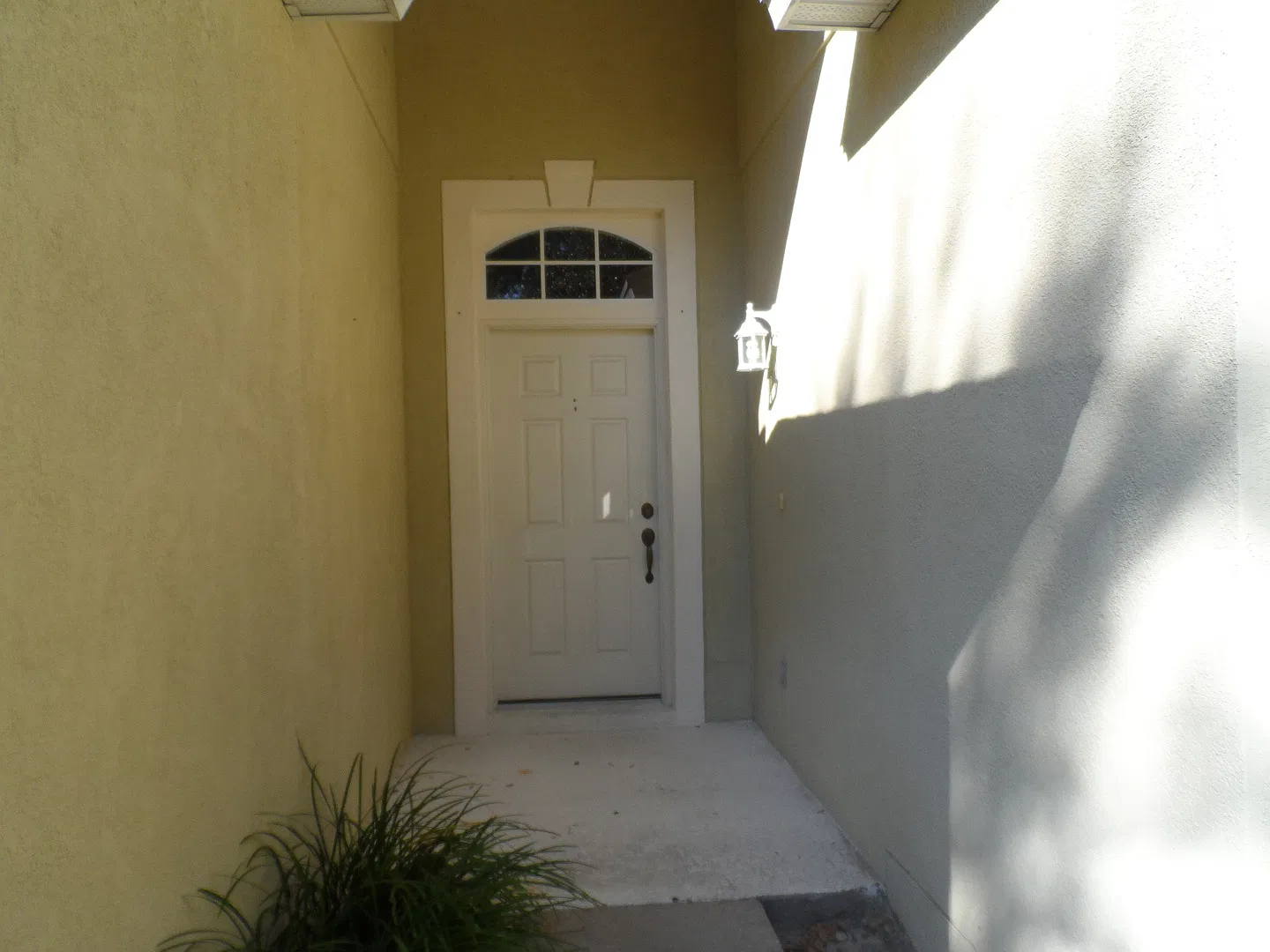 3 bed, 2.0 bath, 1676 sqft, $2,300 — Photo 1
