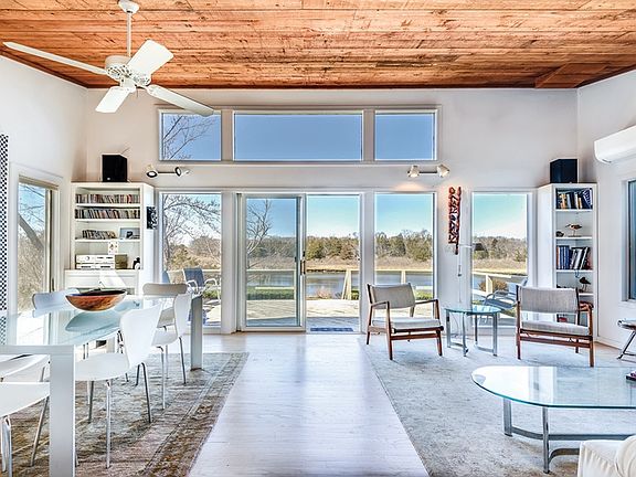 4th image of 15 Harbor Ln