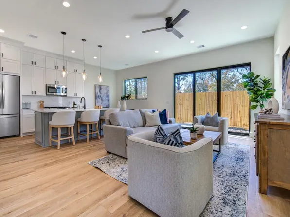 6135 Pacific Forest Dr, Houston, TX 77091