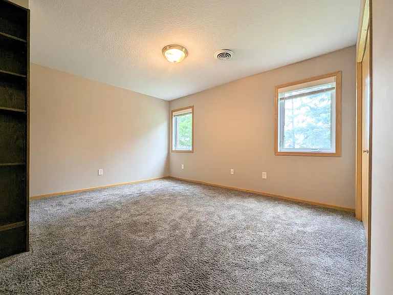 1140 Greenvale Ave W #C — Photo 8
