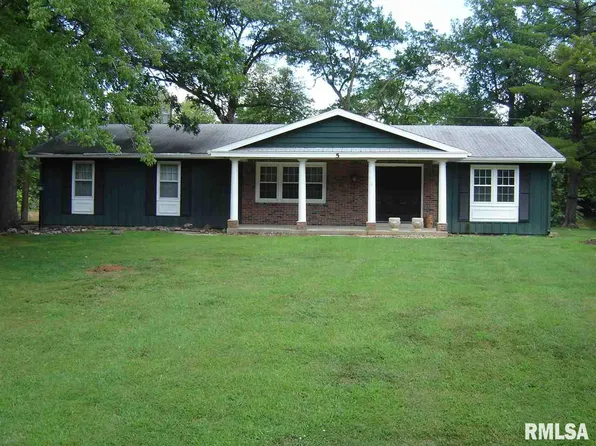 5 David Dr, Carlinville, IL 62626