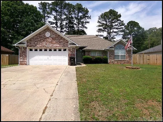 1024 Colonial Dr — Photo 1