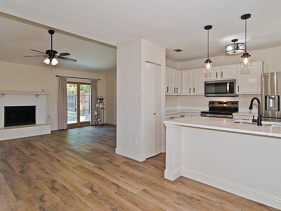 5th image of 1609 Country Ln
