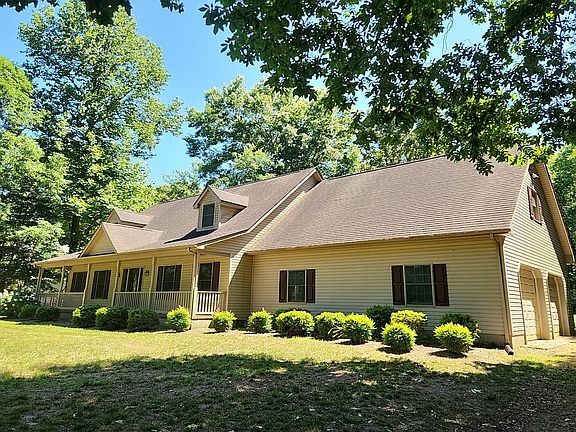 2nd image of 750 Abbotts Pond Rd