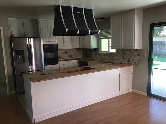 3rd image of 1510 Venetian Dr