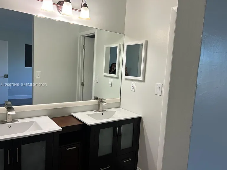 900 SW 113th Ter — Photo 16