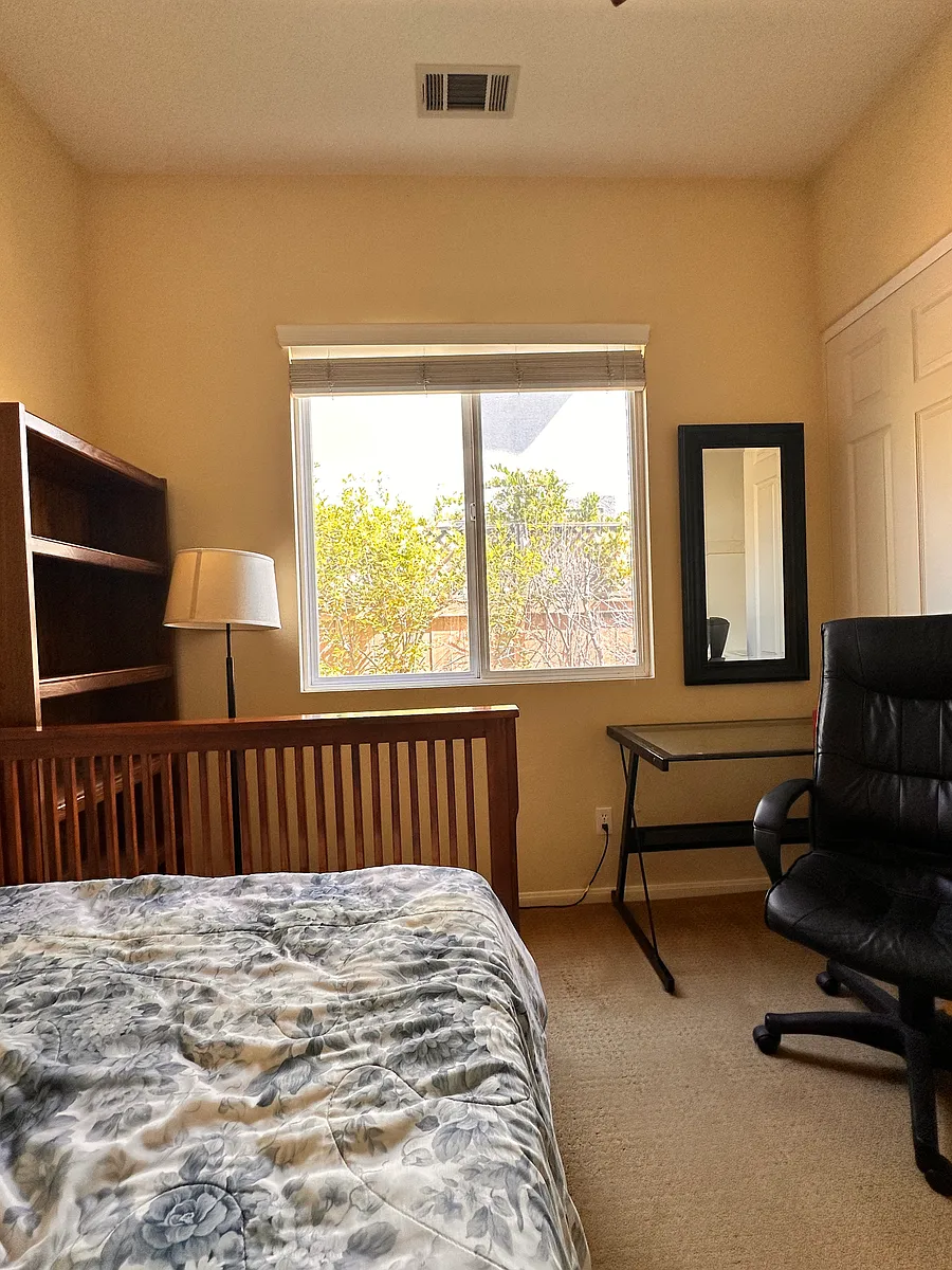 Building Photo - 562 Cypress Hills Dr