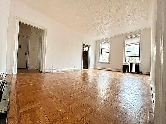 1st image of 2110 Westbury Ct APT 4M