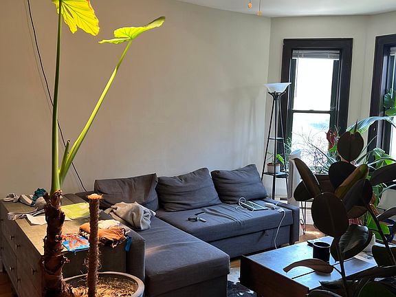 4th image of 3841 N Greenview Ave #2H
