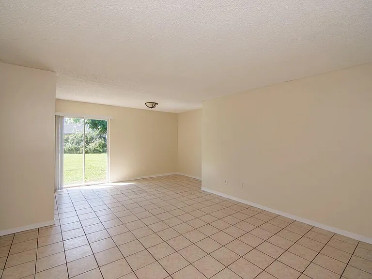 1190 SE Puritan Ln — Photo 15