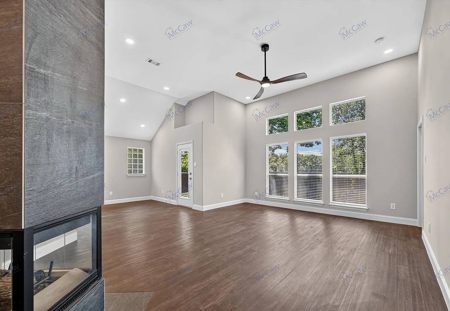 3 bed, 2.0 bath, 1846 sqft, $3,200 — Photo 3