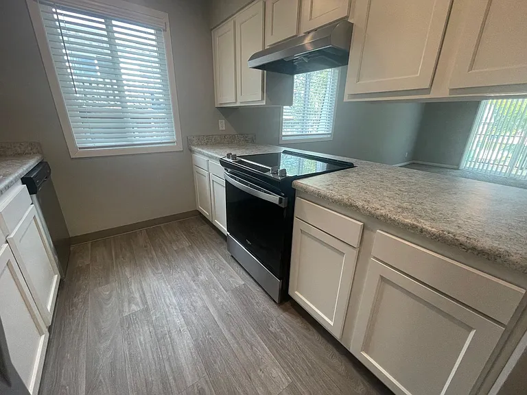 Superior Place Apartments — Photo 14