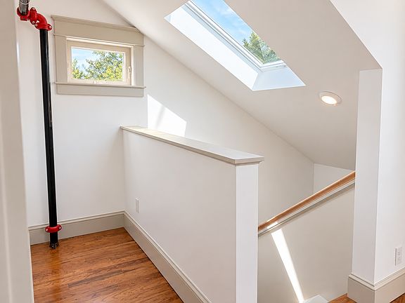 3rd image of 13 Bayview Ave #3